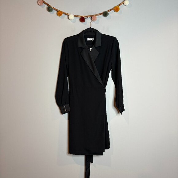 NWT Untuckit Agnes Satin Crepe wrap dress - Picture 2 of 8